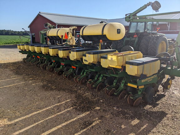 2001 John Deere 1780 Planter