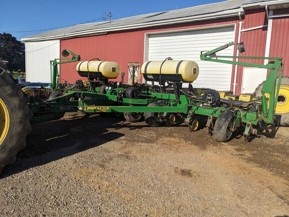 2001 John Deere 1780 Planter