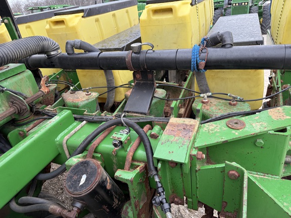2001 John Deere 1780 Planter