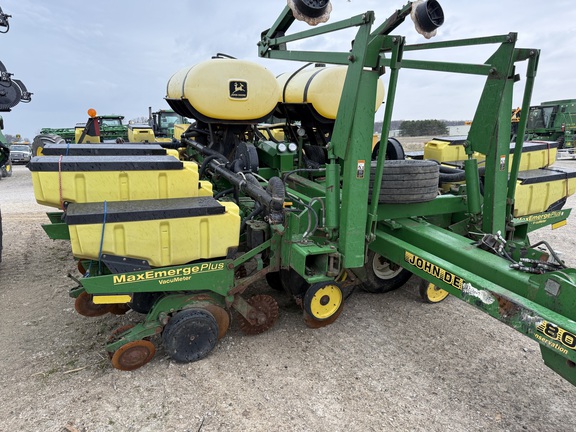 2001 John Deere 1780 Planter