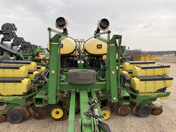 2001 John Deere 1780 Planter
