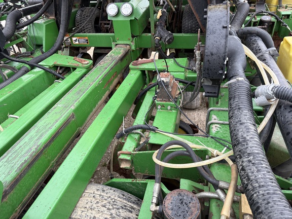 2001 John Deere 1780 Planter
