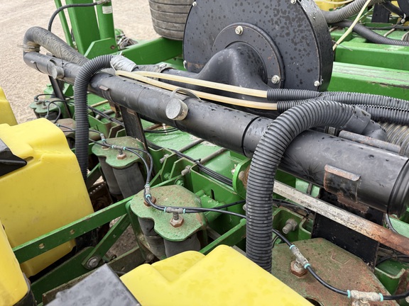 2001 John Deere 1780 Planter