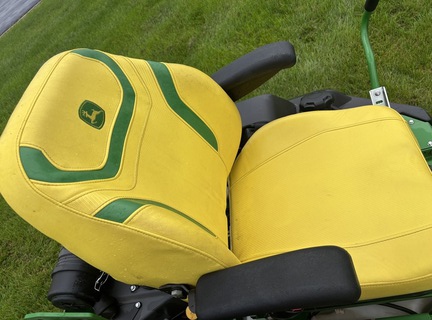 2023 John Deere Z740R Mower/Zero Turn