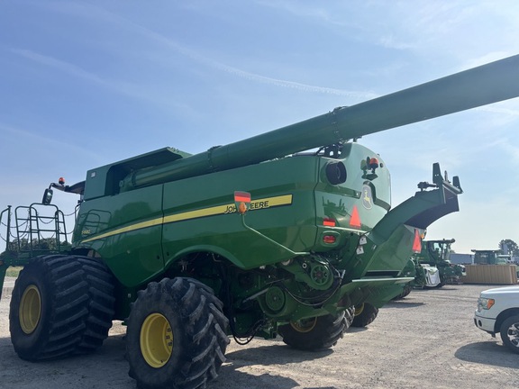 2015 John Deere S680 Combine