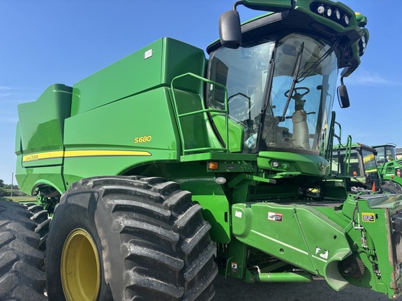 2015 John Deere S680 Combine