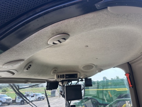 2015 John Deere S680 Combine
