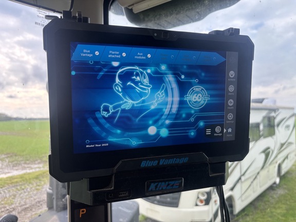 2021 Kinze 3665 Planter