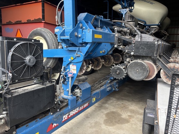 2021 Kinze 3665 Planter