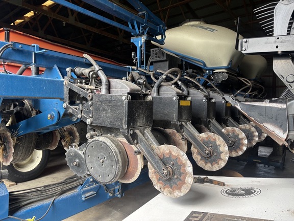2021 Kinze 3665 Planter
