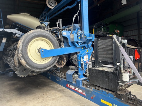 2021 Kinze 3665 Planter