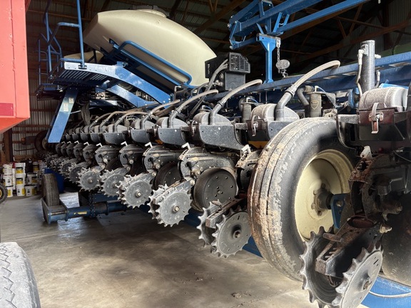 2021 Kinze 3665 Planter