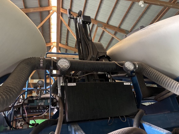 2021 Kinze 3665 Planter