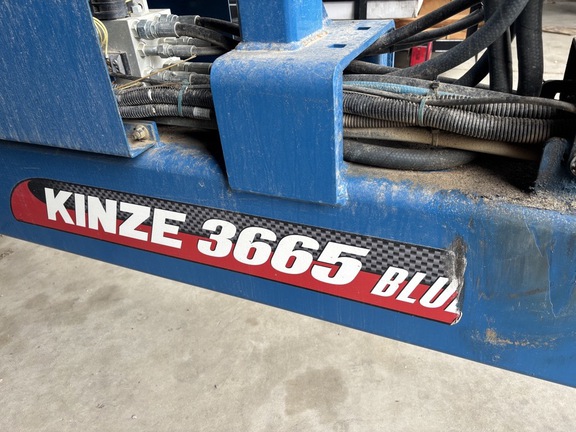 2021 Kinze 3665 Planter