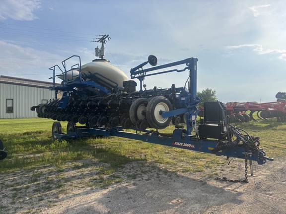 2021 Kinze 3665 Planter