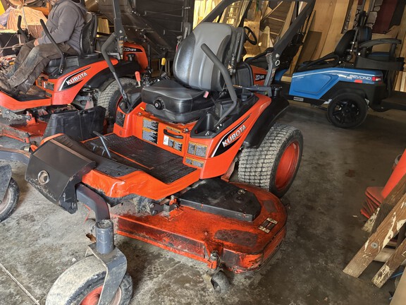 2019 Kubota ZD1211 Mower/Zero Turn
