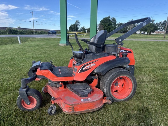2019 Kubota ZD1211 Mower/Zero Turn
