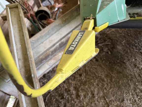 1999 John Deere 920 Header Combine