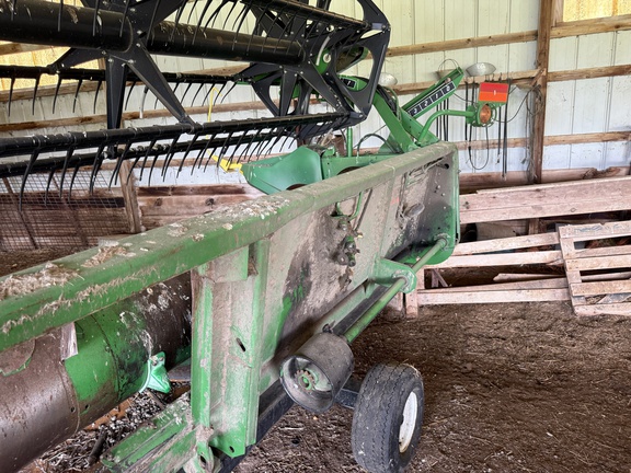 1999 John Deere 920 Header Combine