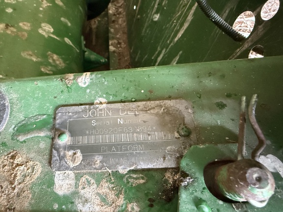 1999 John Deere 920 Header Combine