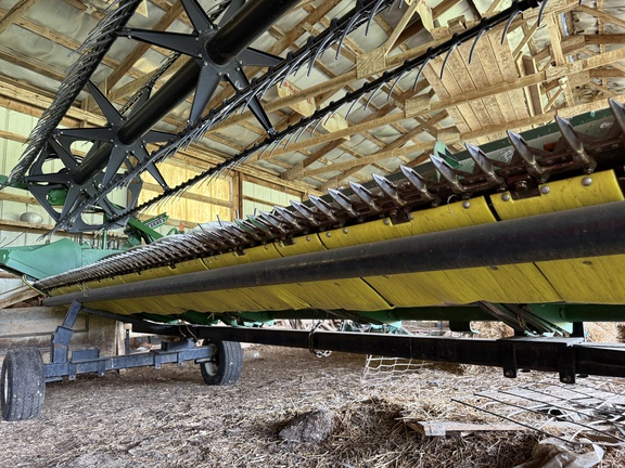 1999 John Deere 920 Header Combine