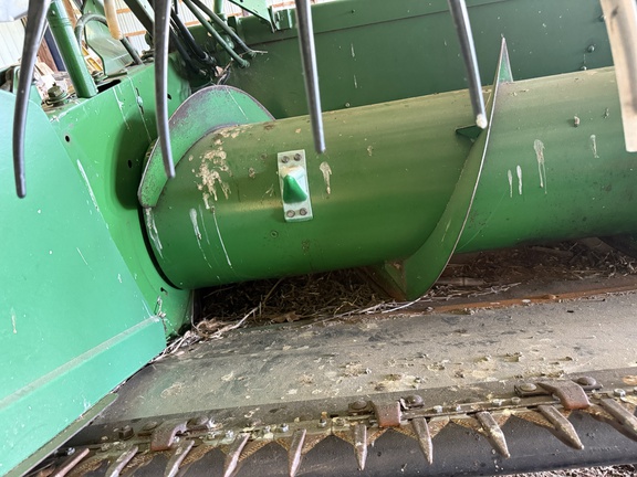 1999 John Deere 920 Header Combine