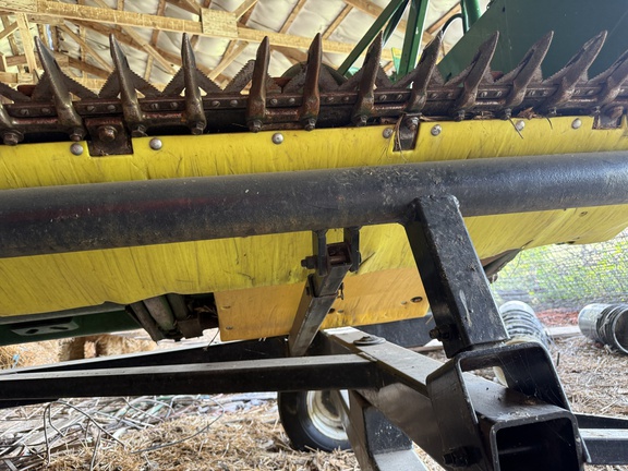 1999 John Deere 920 Header Combine