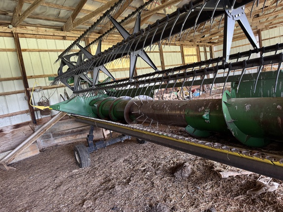 1999 John Deere 920 Header Combine