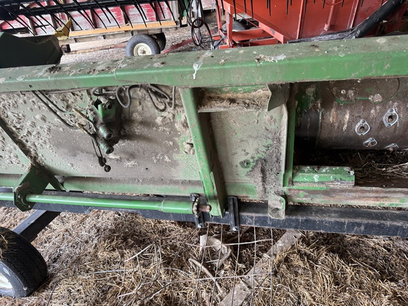 1999 John Deere 920 Header Combine