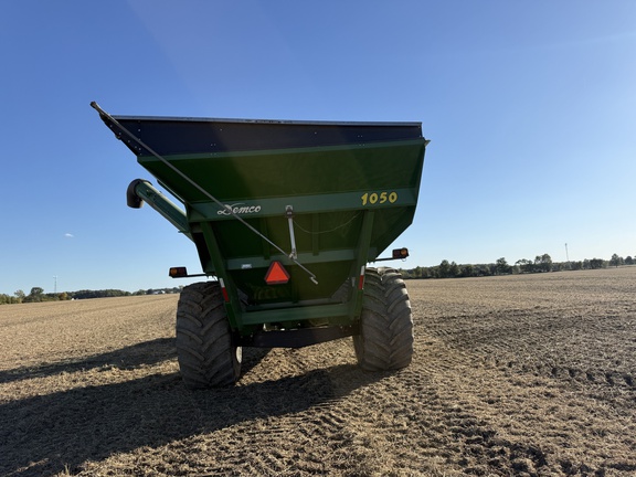 Demco 1050 Grain Cart