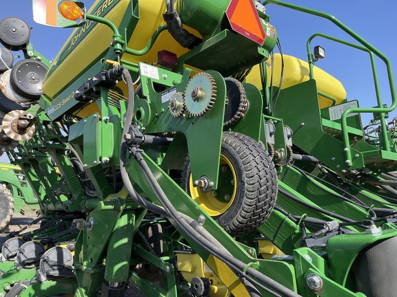 2013 John Deere 1790 Planter