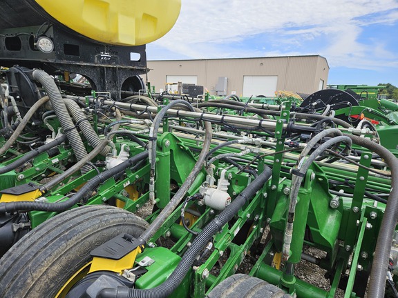 2021 John Deere 1775NT Planter