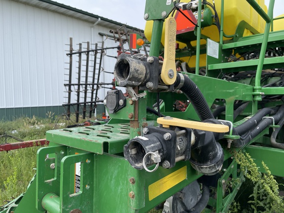 2011 John Deere 1790 Planter