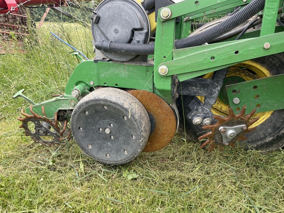 2011 John Deere 1790 Planter