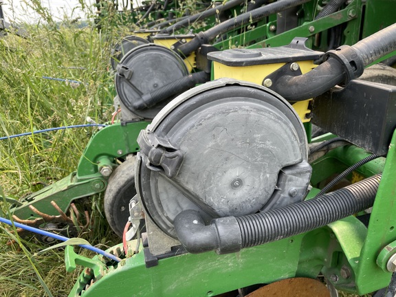 2011 John Deere 1790 Planter