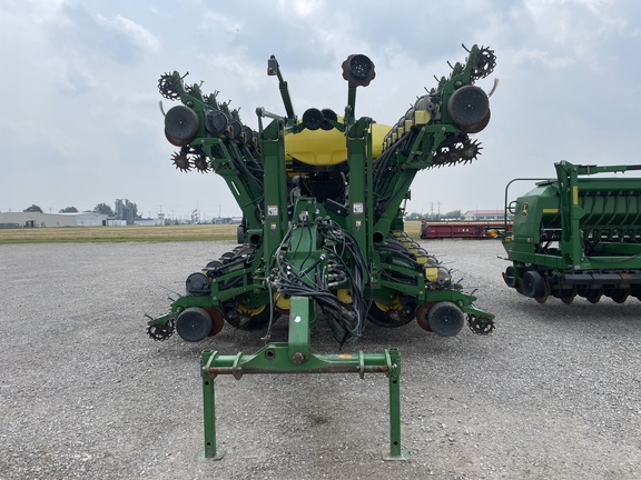 2011 John Deere 1790 Planter