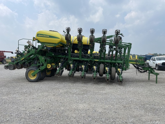 2011 John Deere 1790 Planter