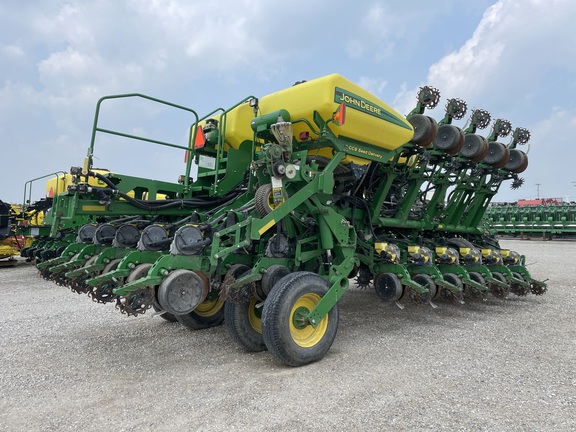 2011 John Deere 1790 Planter