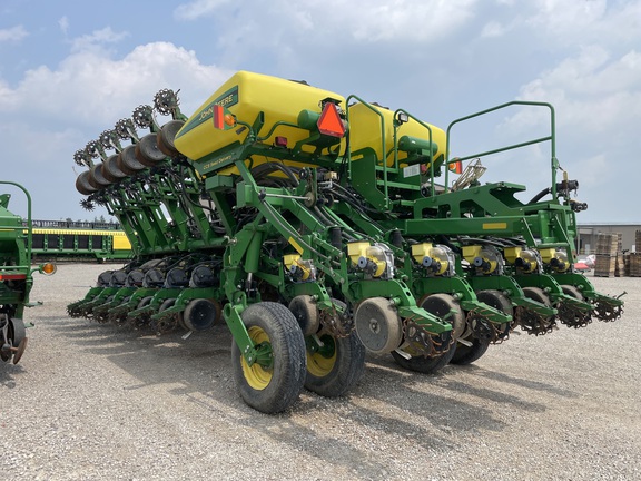 2011 John Deere 1790 Planter