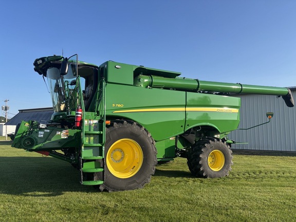 2023 John Deere S780 Combine