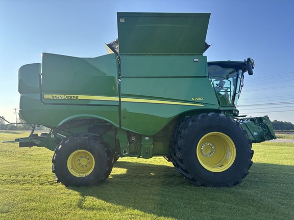 2023 John Deere S780 Combine