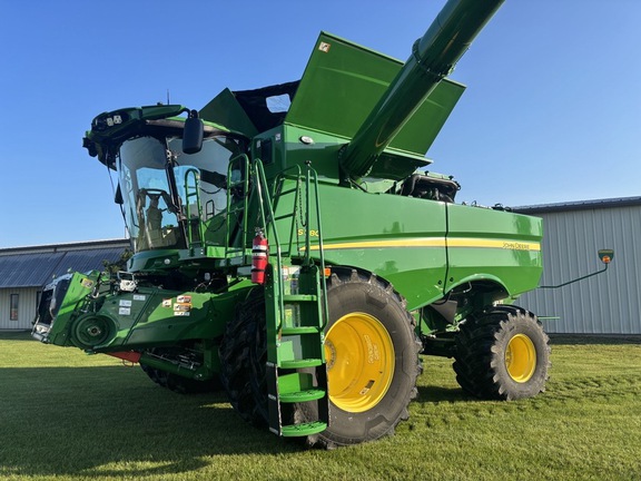 2023 John Deere S780 Combine