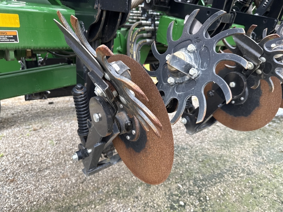 2023 Unverferth 2030DT Strip Till