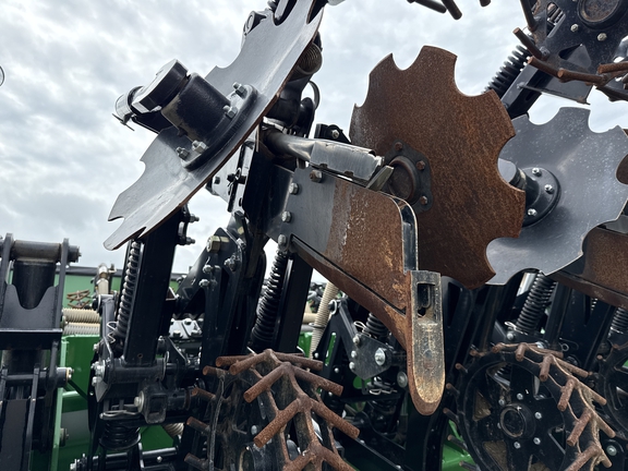 2023 Unverferth 2030DT Strip Till