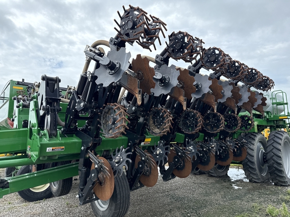 2023 Unverferth 2030DT Strip Till