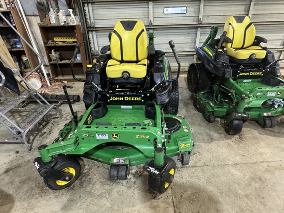 2022 John Deere Z950R Mower/Zero Turn