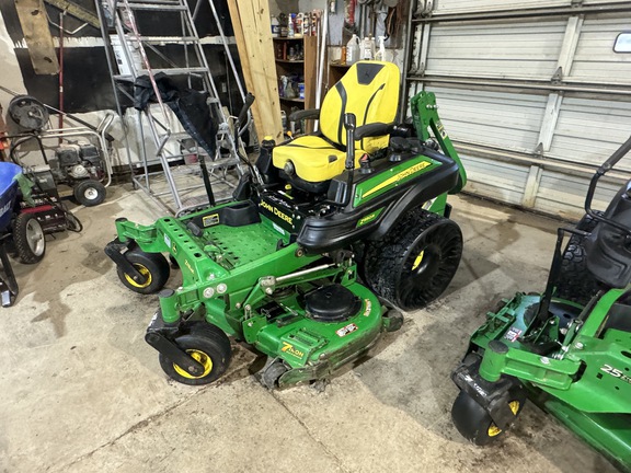 2022 John Deere Z950R Mower/Zero Turn
