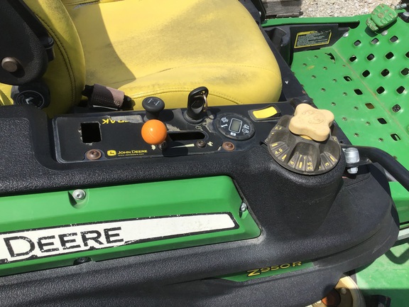 2015 John Deere Z950R Mower/Zero Turn