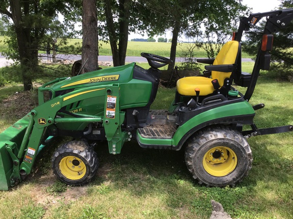 2019 John Deere 1025R Tractor Compact