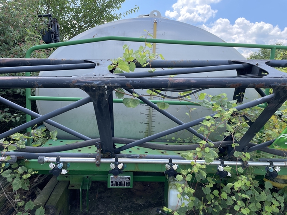 John Deere 1200 Gallon Liquid Unit Sprayer/3pt